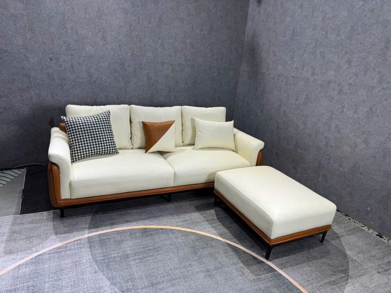 Bộ Sofa da chống bút bi, chống xước 2m kèm đôn dài SF10